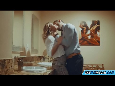❤️ Þegar busty ljóska tælir þig á almenningssalerni ️❌ Klám fb á klám is.ixiporn.ru ❌❤
